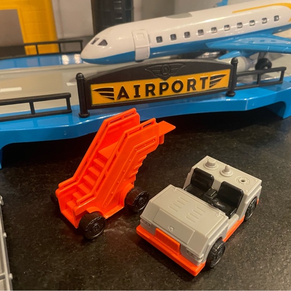 Battat Driven Airport Playset with Toy Airplane- Micro Series - Picture 3 of 5